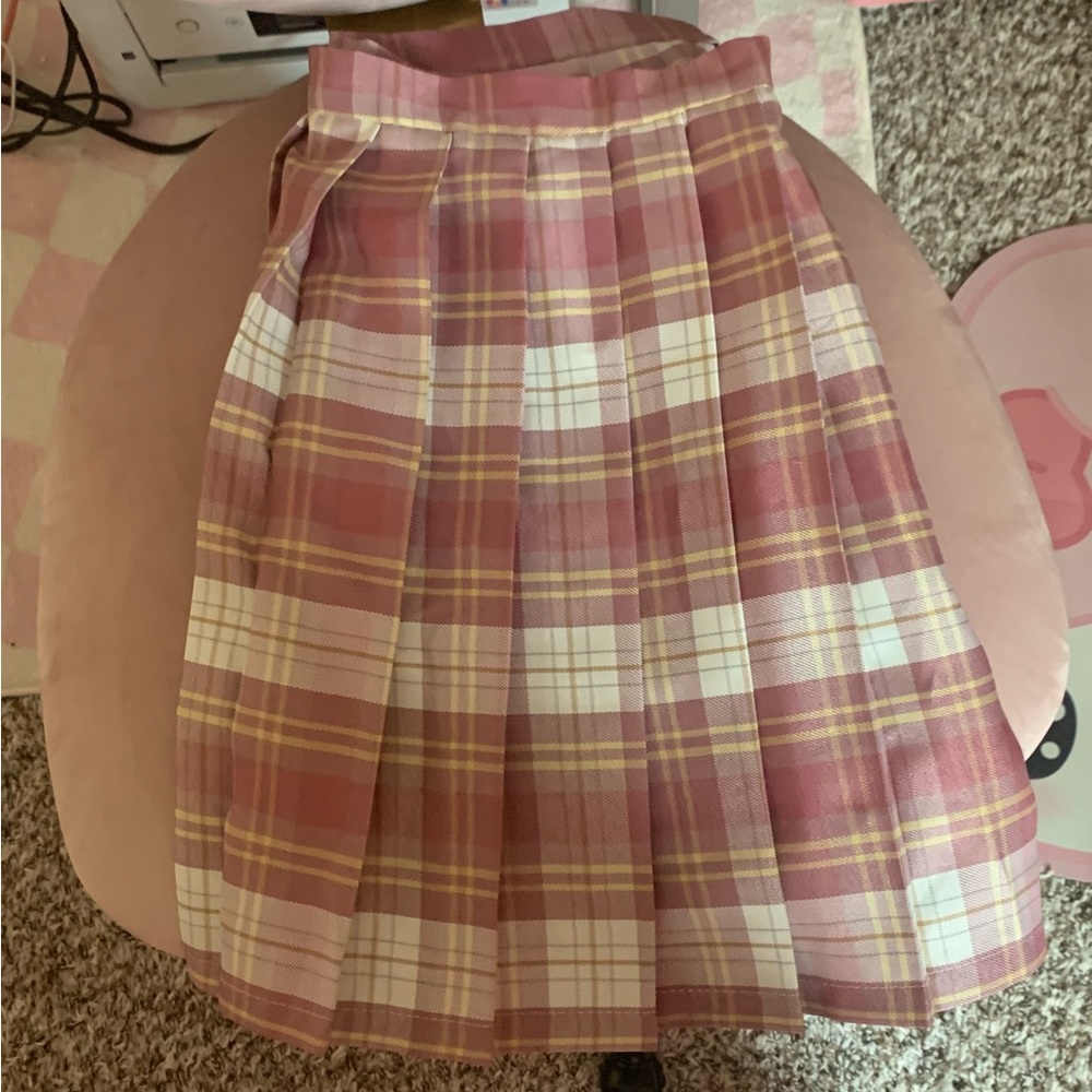 Pink plaid pleated skirt